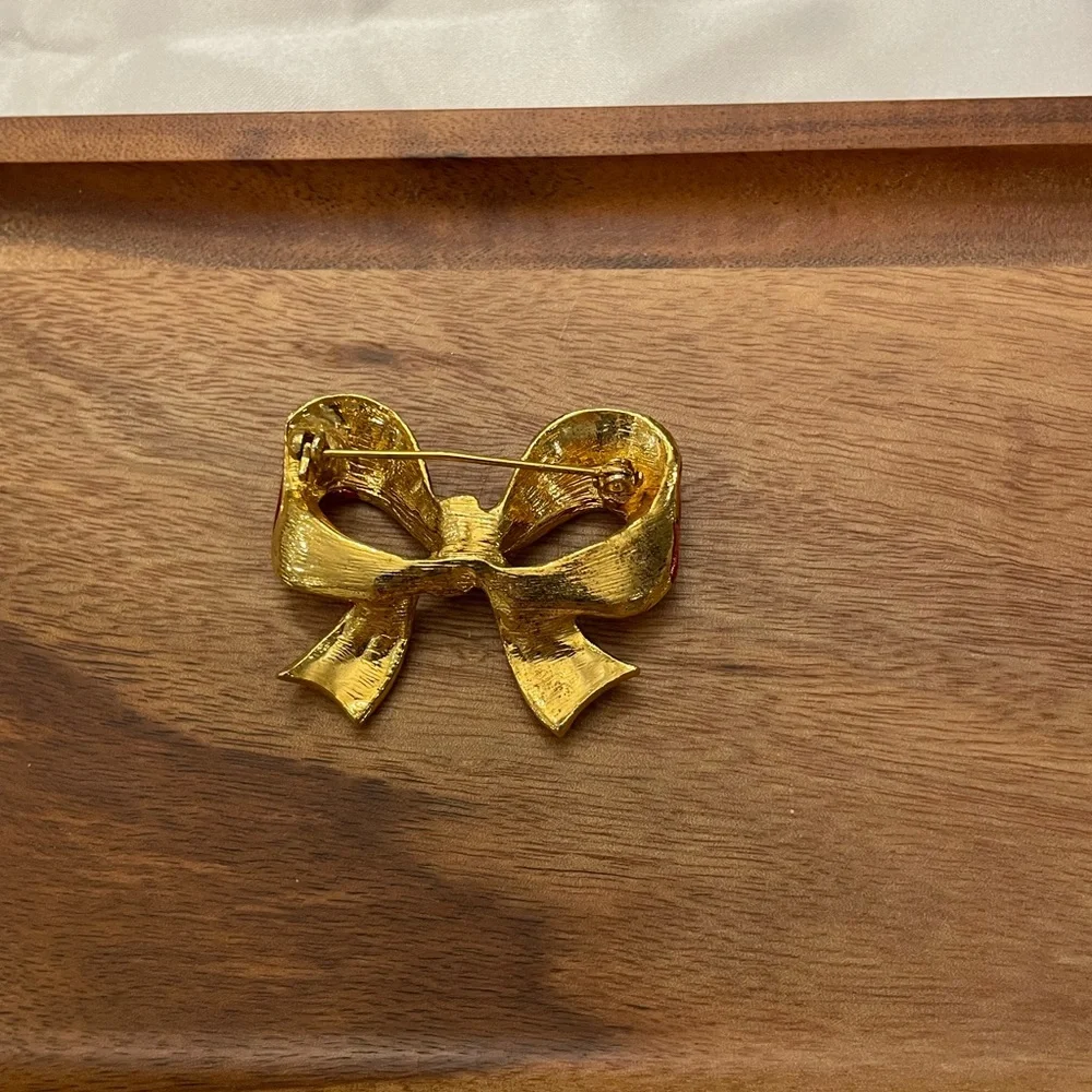 Vintage Red Enamel Gold Tone Bow Brooch Pin Estate Holiday Christmas‎ Festive